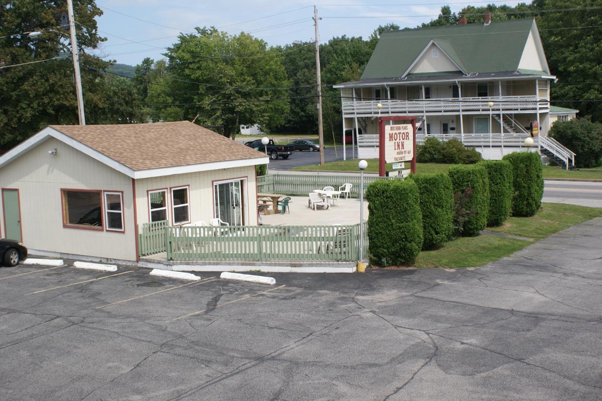 Northern Peaks Motor Inn กอแรม ภายนอก รูปภาพ