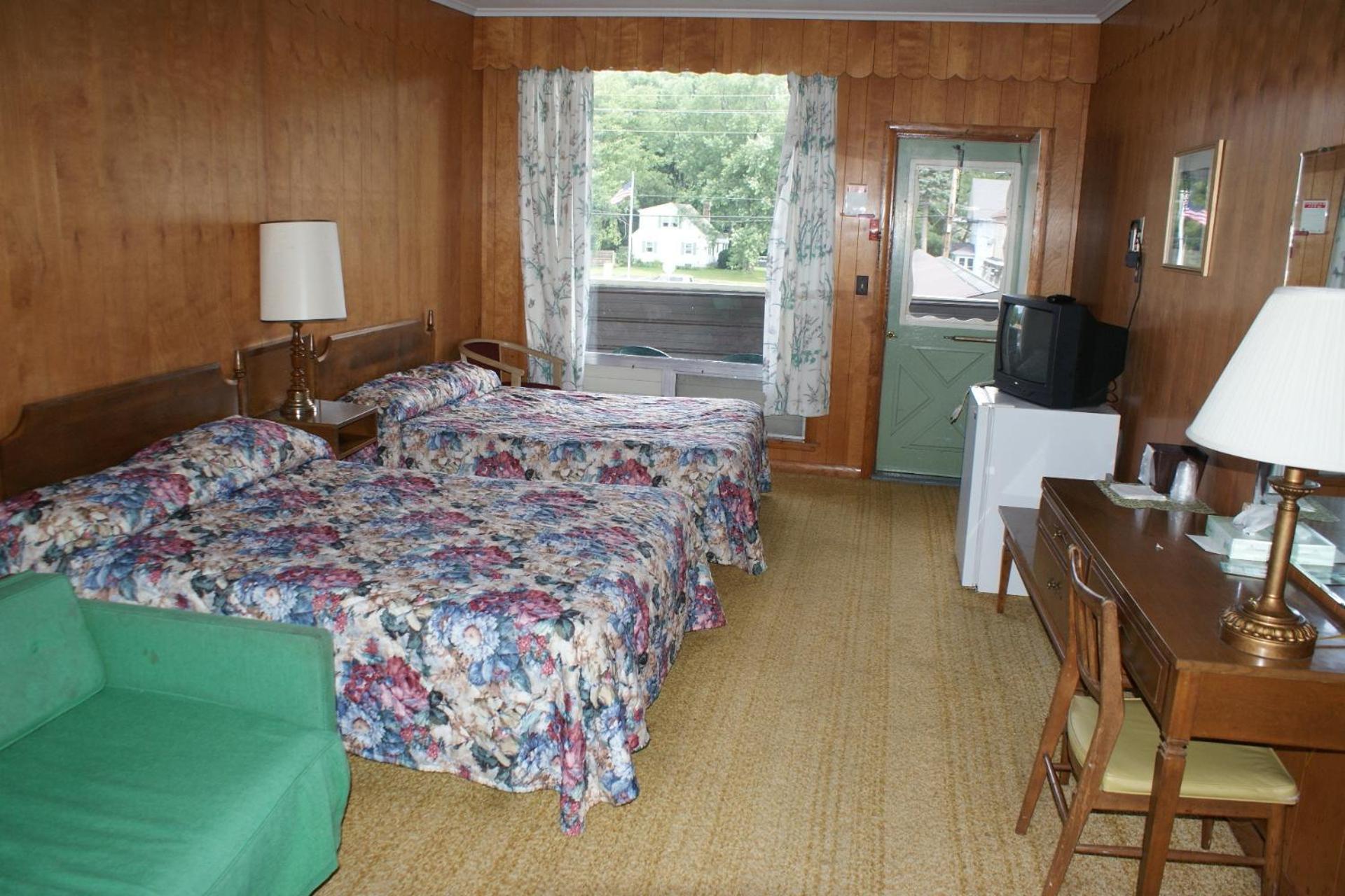 Northern Peaks Motor Inn กอแรม ภายนอก รูปภาพ